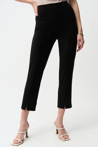 Black Pull-On Cropped Pant. Style JR261243