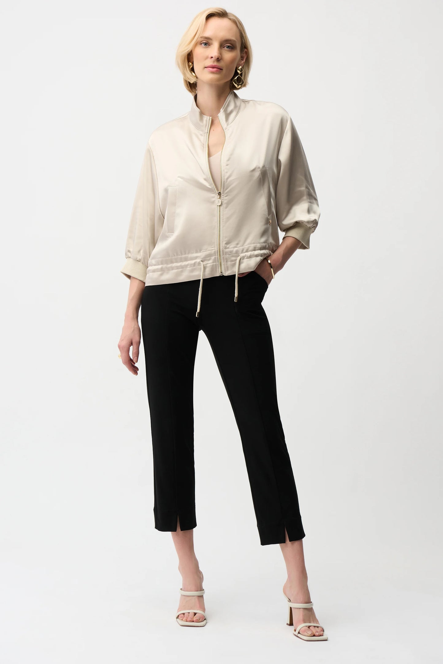 Black Pull-On Cropped Pant. Style JR261243