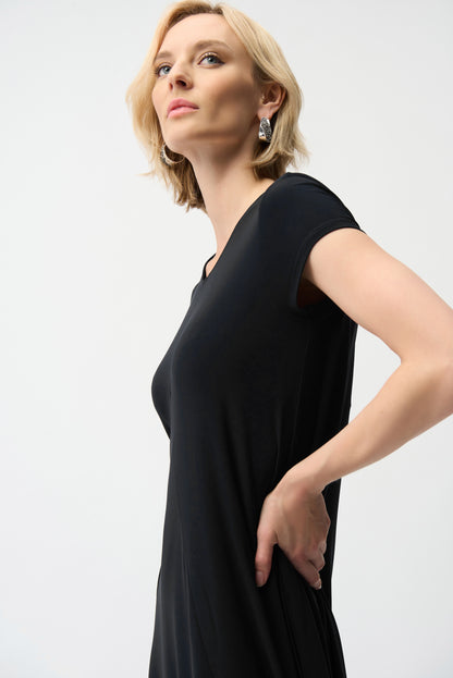 Short Sleeve Scoop Neck Cocoon Dress. Style JR261259