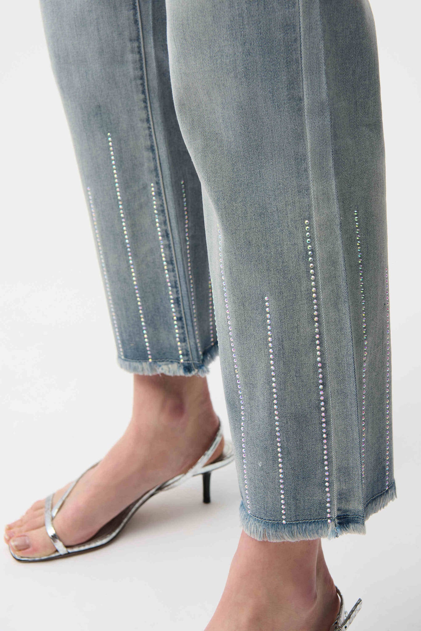 Straight Crop Rhinestones Stripes Jean. Style JR261945