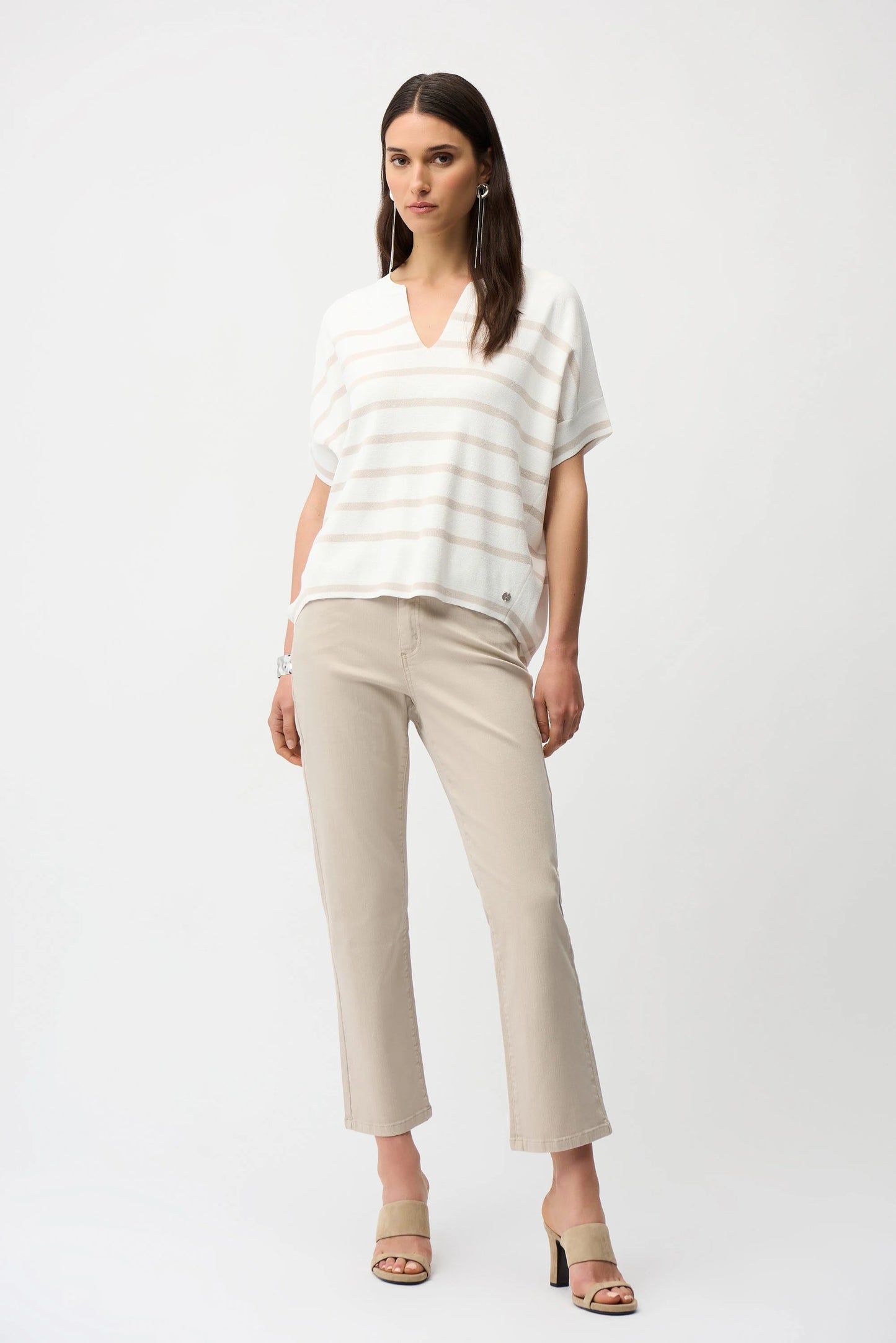 Margot Classic Straight Leg Cropped Jeans. Style JR261995
