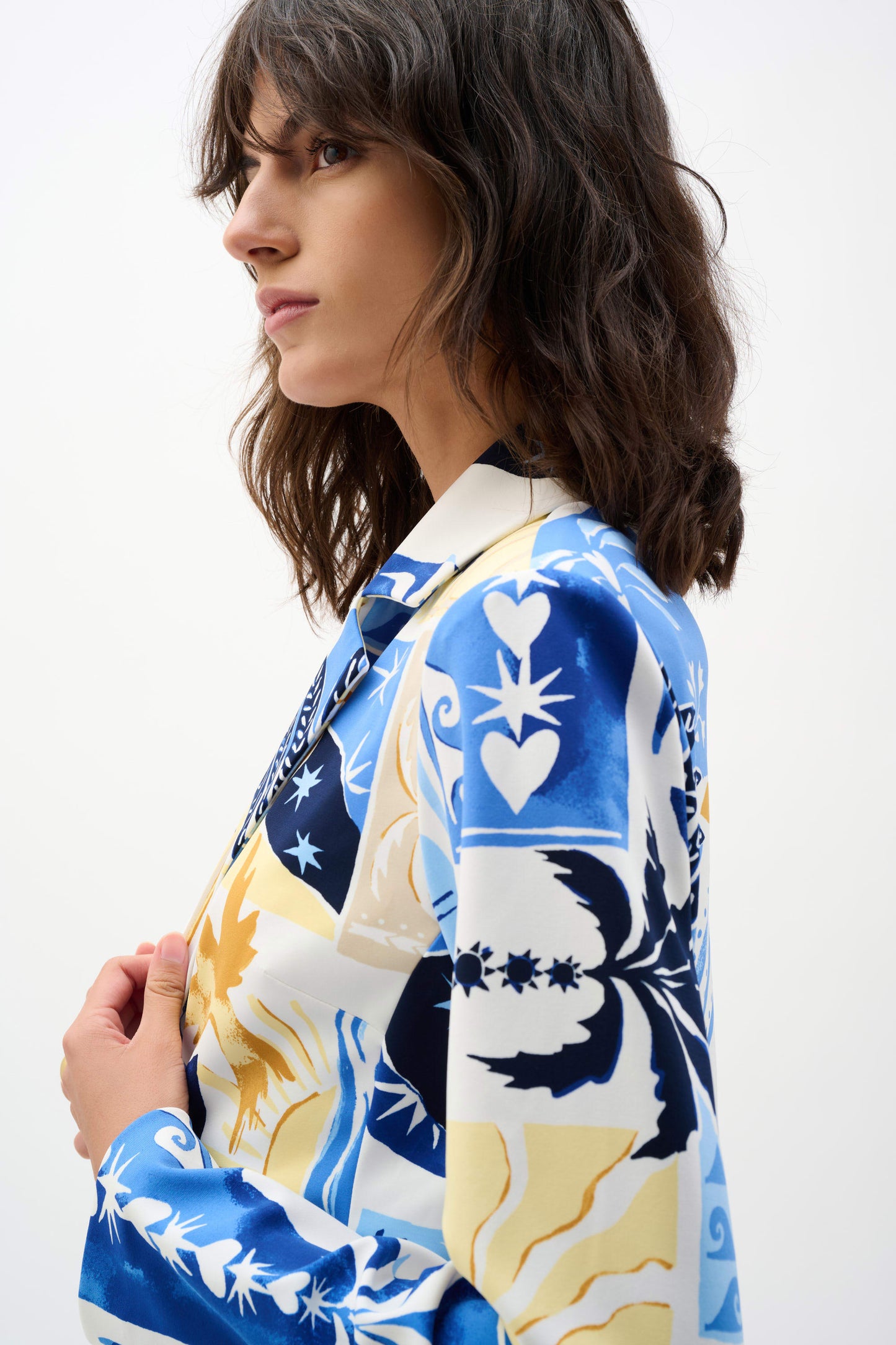 Silky Knit Tropical Print Fitted Blazer. Style JR262232