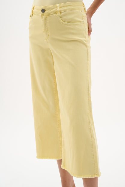 Goldie Featherweave Denim Wide Leg Cropped Jeans. Style JR262918