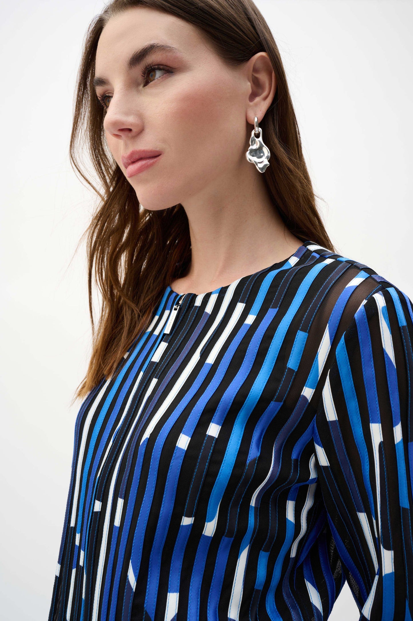 Mesh And Satin Geometric Print Fitted Jacket. Style JR262953