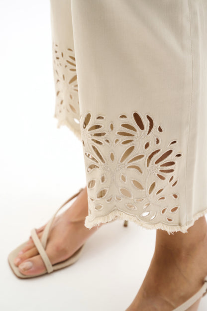 Flower Embroidery Hem Repreve® Straight Leg Jeans. Style JR262980