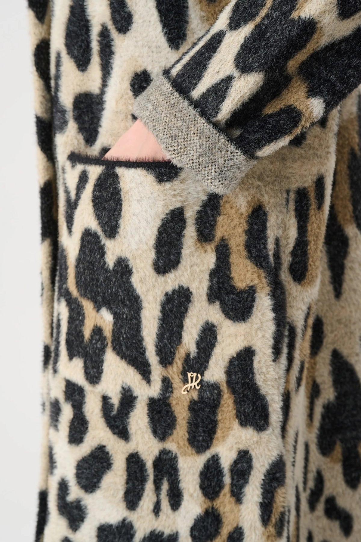 Feather Yarn Leopard Print Coat. Style JR263956