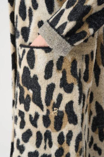 Feather Yarn Leopard Print Coat. Style JR263956