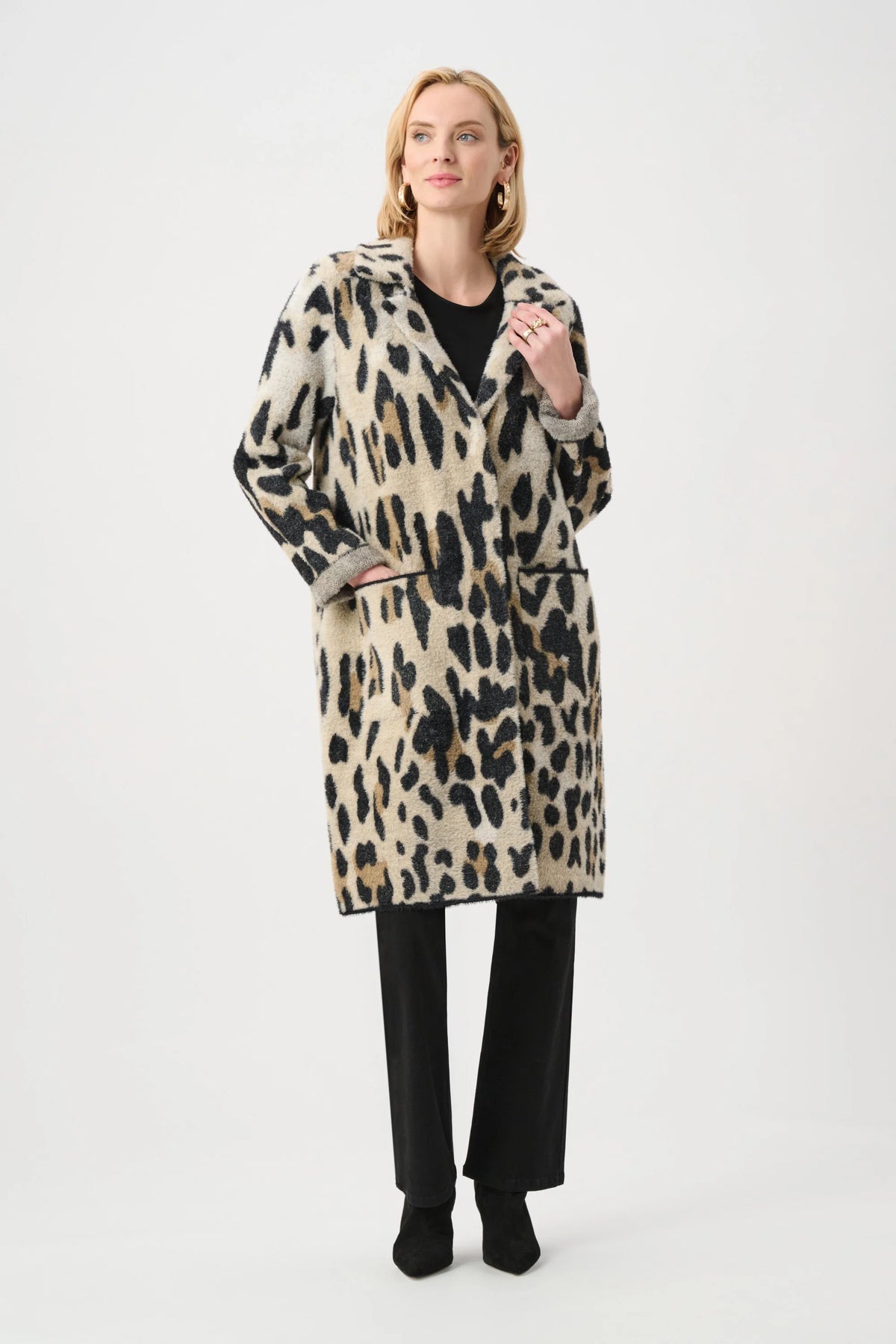 Feather Yarn Leopard Print Coat. Style JR263956