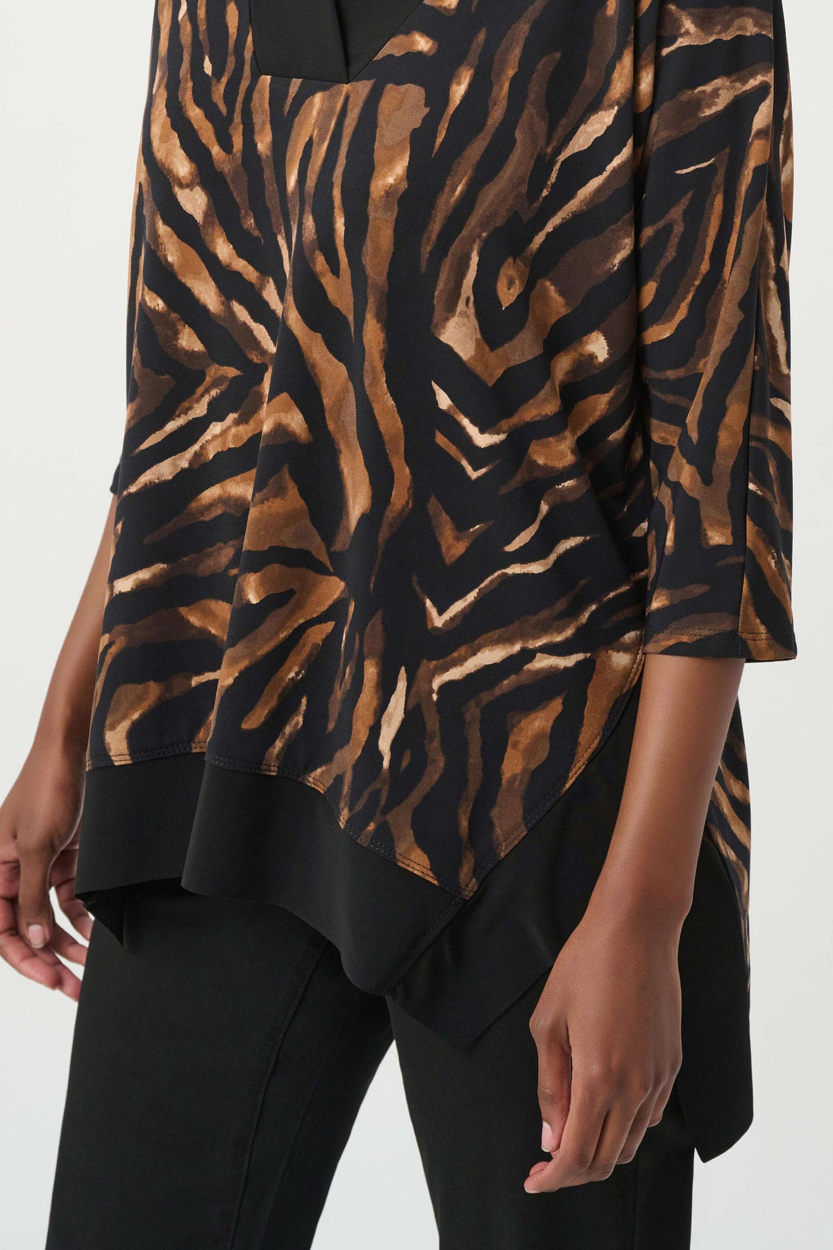 Animal Print V-Neck Tunic. Style JR264227