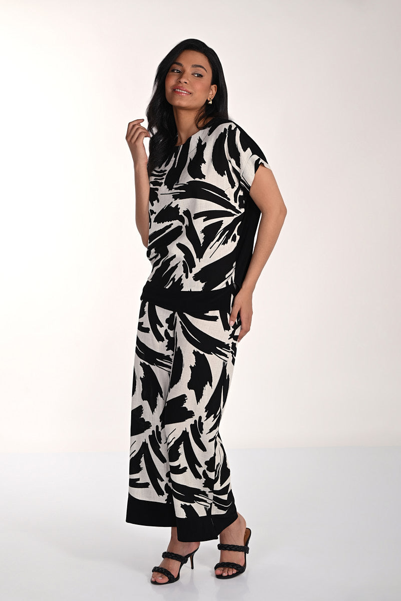 Short Raglan Sleeve Abstract Print Top. Style FL266311