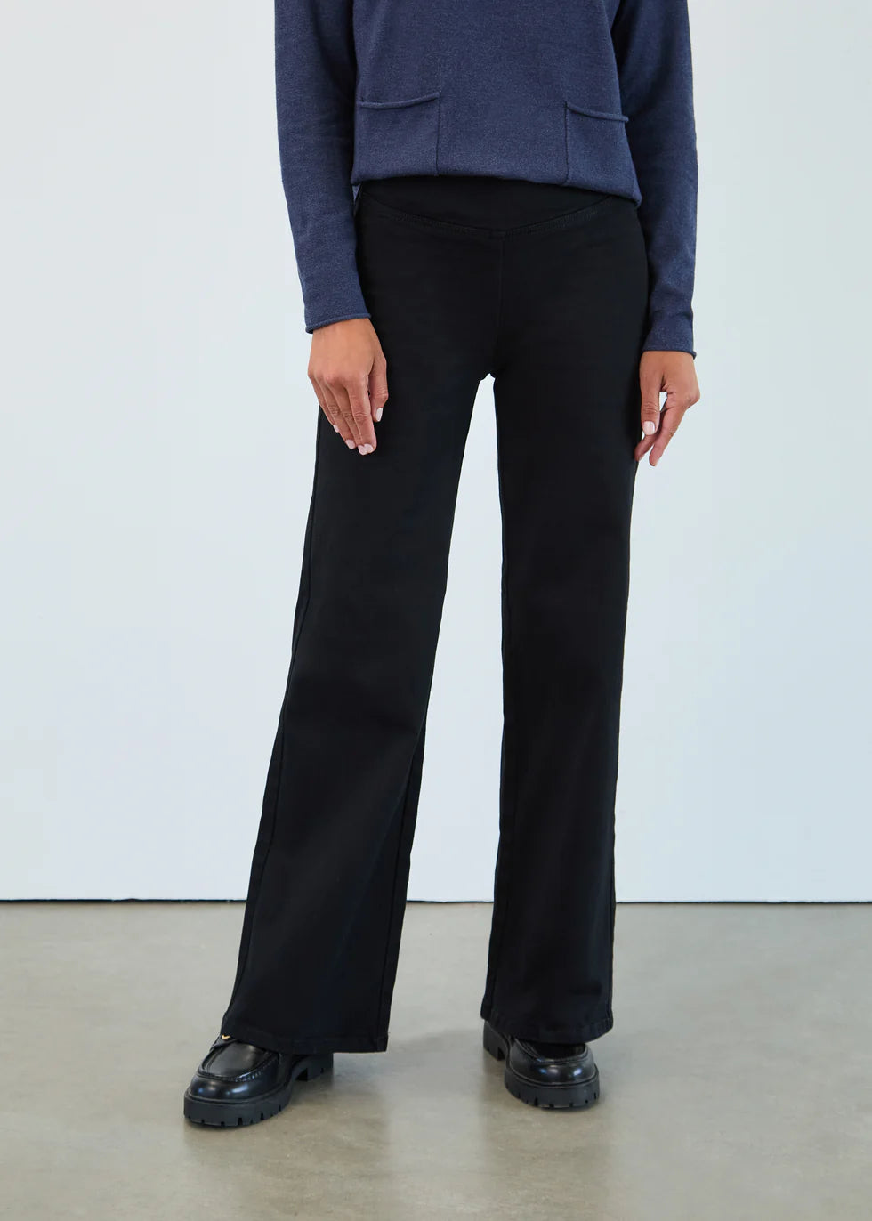Pull-On Wide Leg Jean. Style FD2679862B