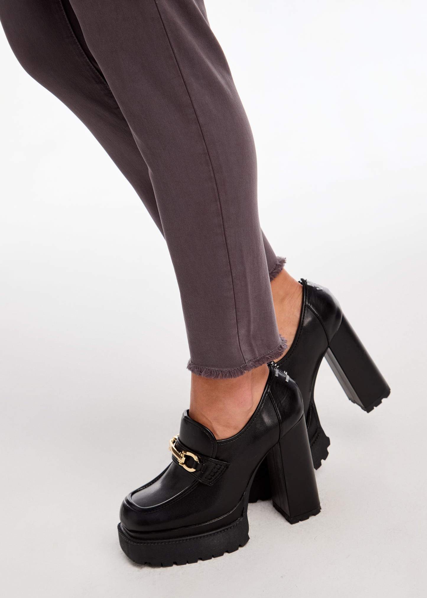 Olivia Slim Ankle Jean. Style FD2682511