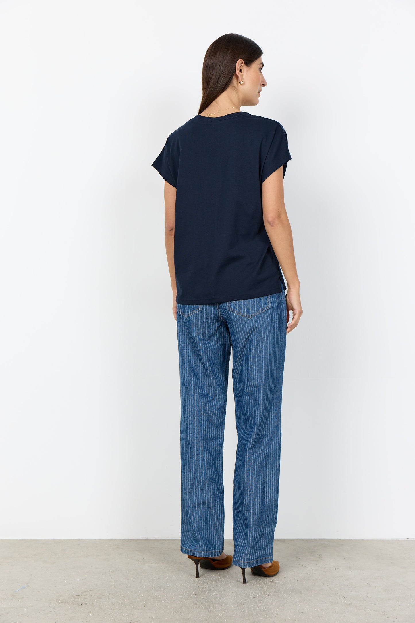 Stitching Detail V-Neckline Short Sleeve Cotton Top. Style SOYA27476