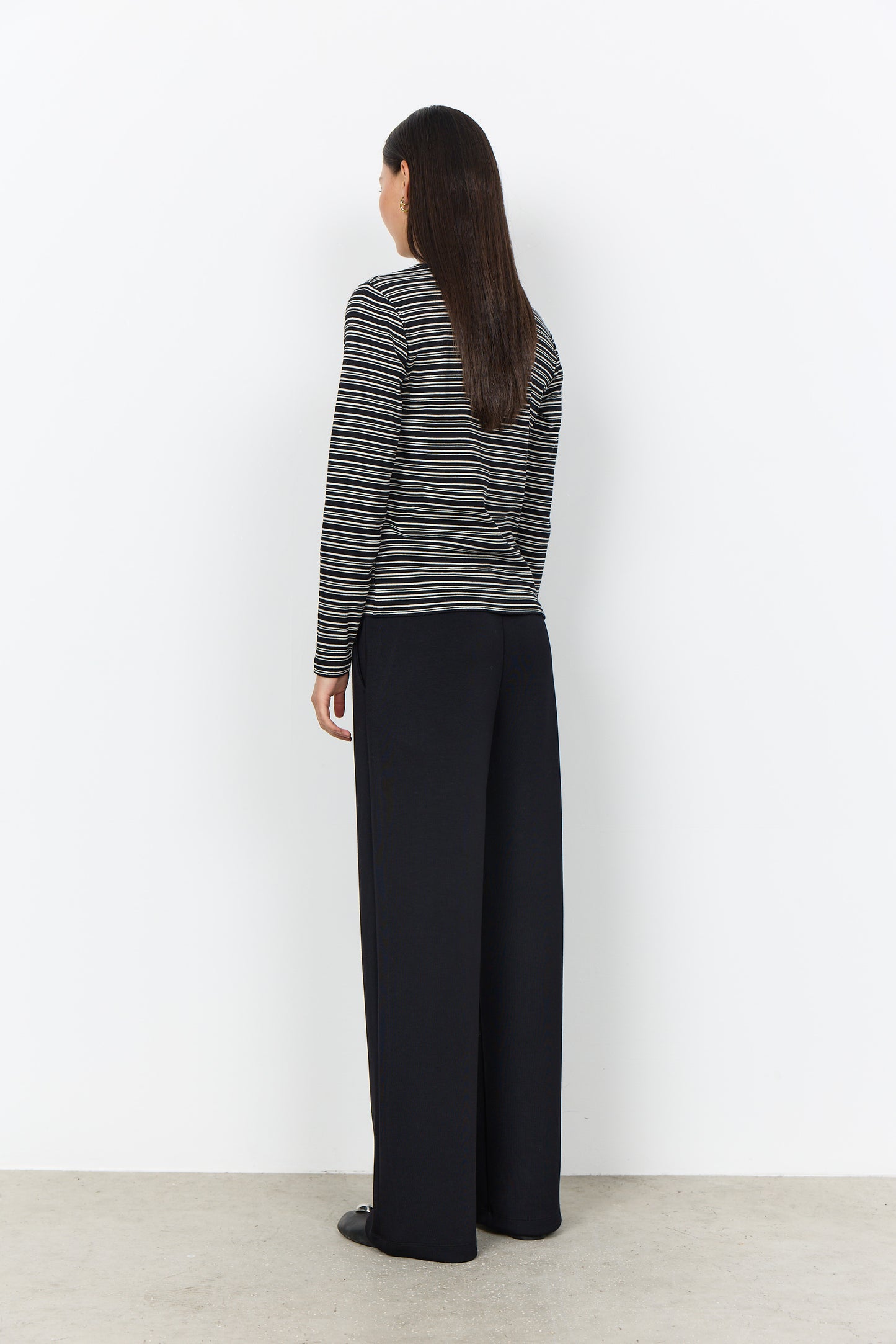 Long Sleeve Round Neck Striped Ribbed Top. Style SOYA27808