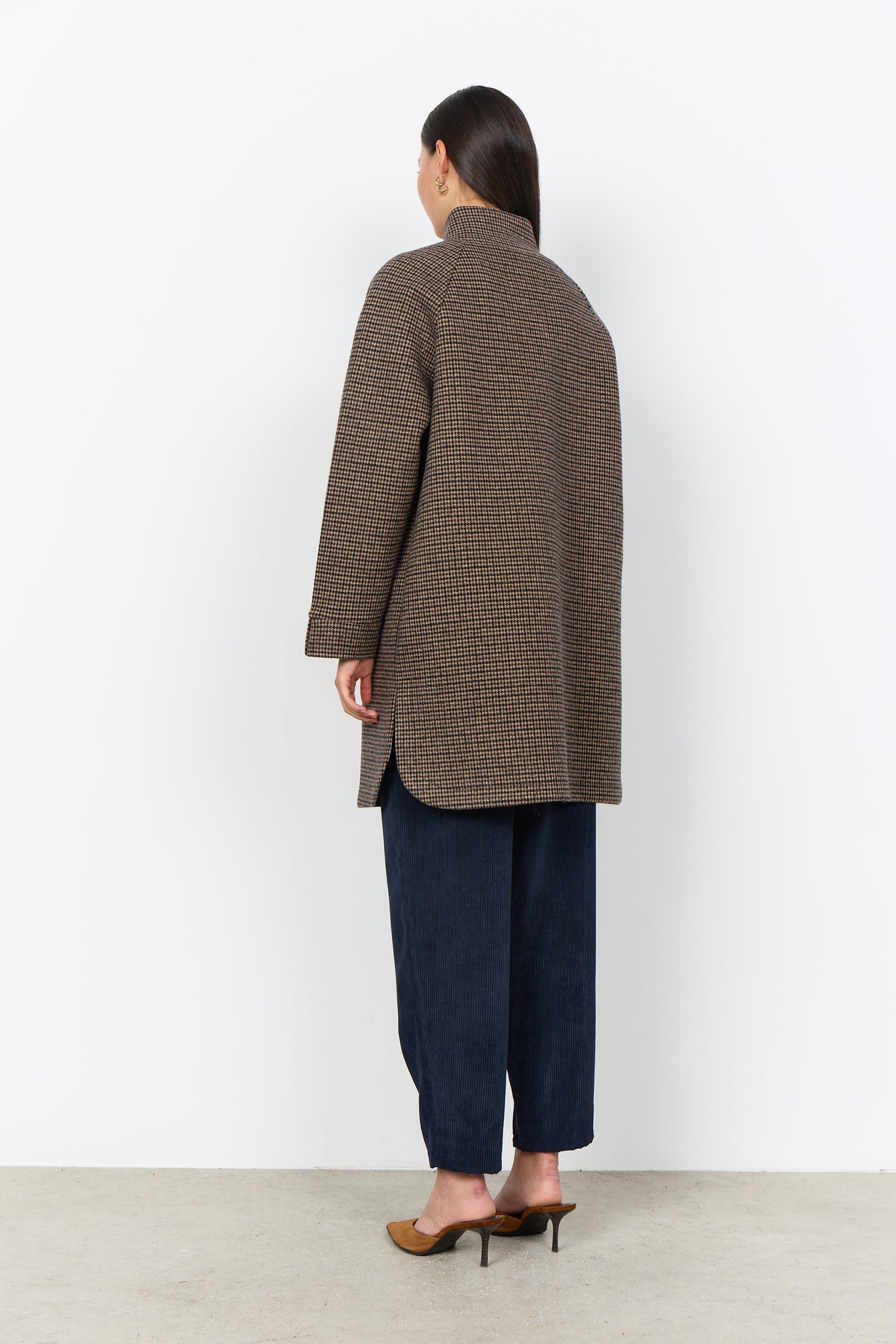 Houndstooth Button Front Mock Neck Jacket. Style SOYA27832