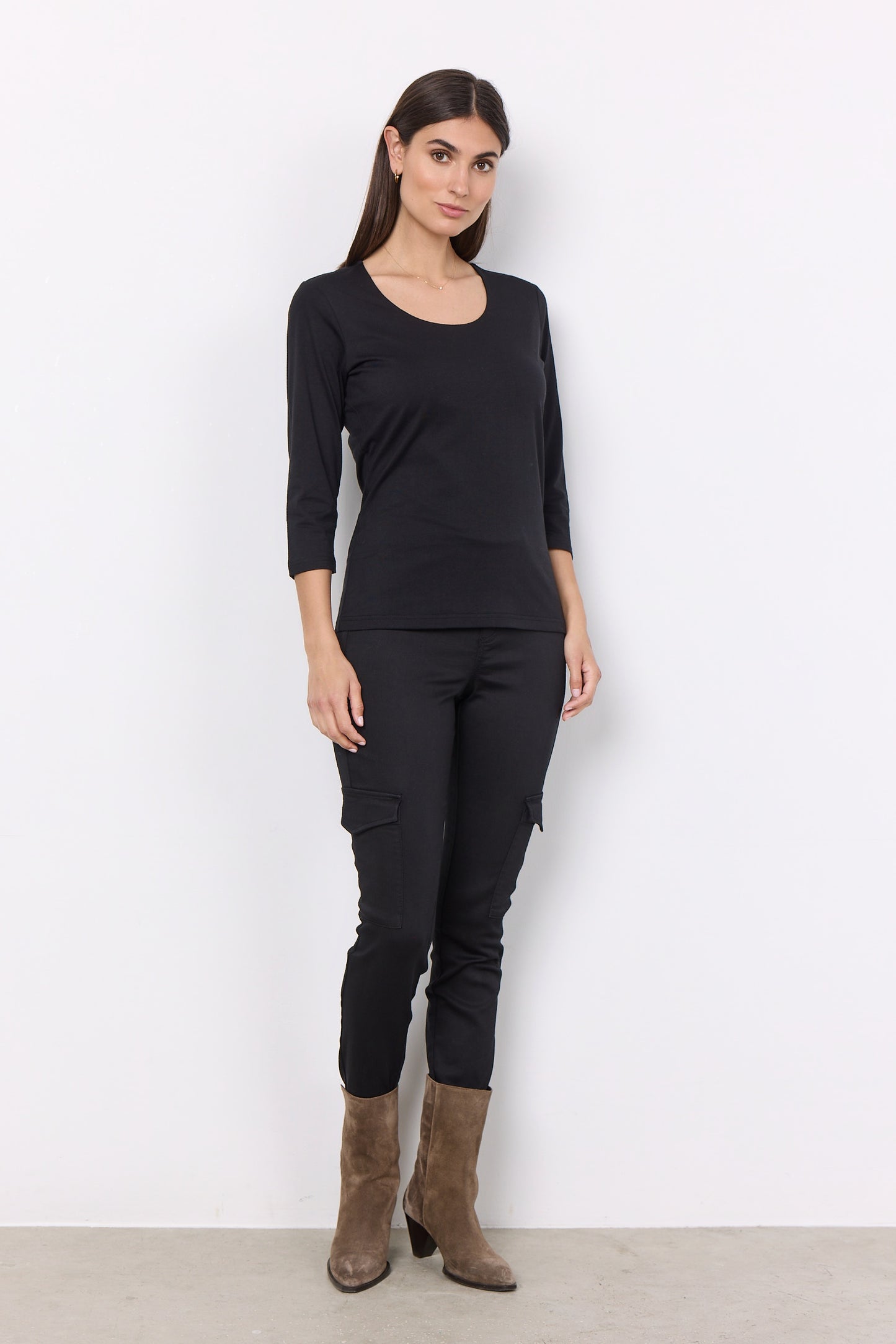 Scoop Neck Fitted Top. Style SOYA3F29033