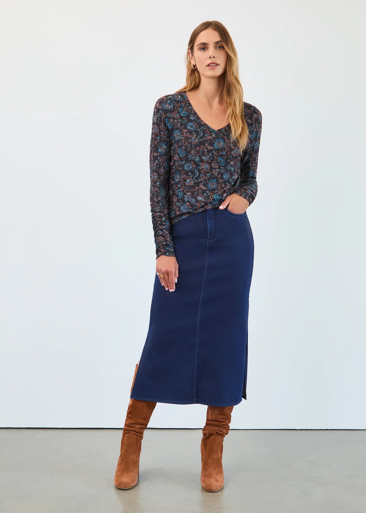 Ribbed Scrunch Sleeve V-Neck Top. Style FD3184508