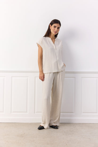 Notch Neck Pinstripe Top. Style SOYA4S41087