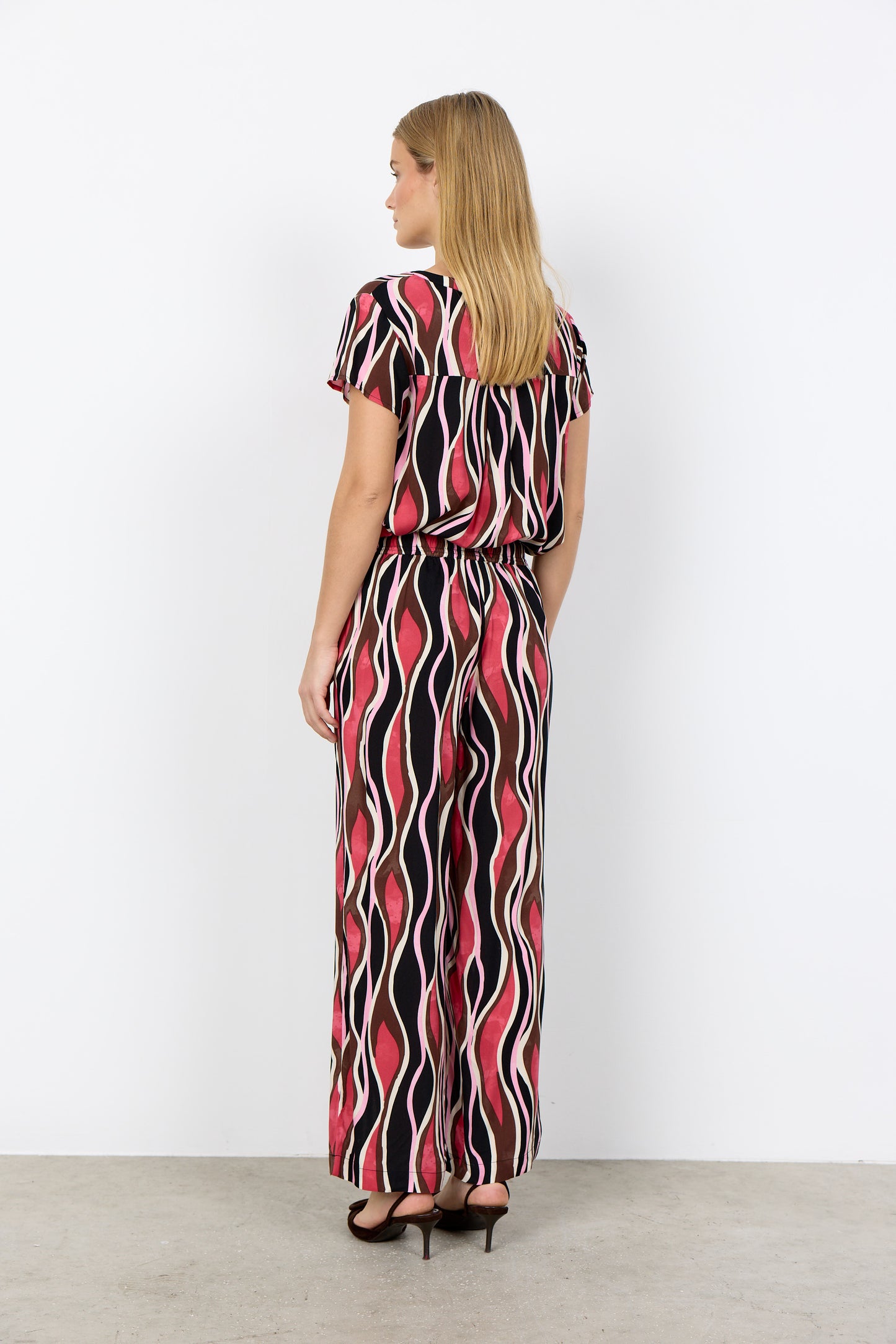 Abstract Print Notch V-Neck with Hidden Buttons Lightweight Top. Style SOYA41647