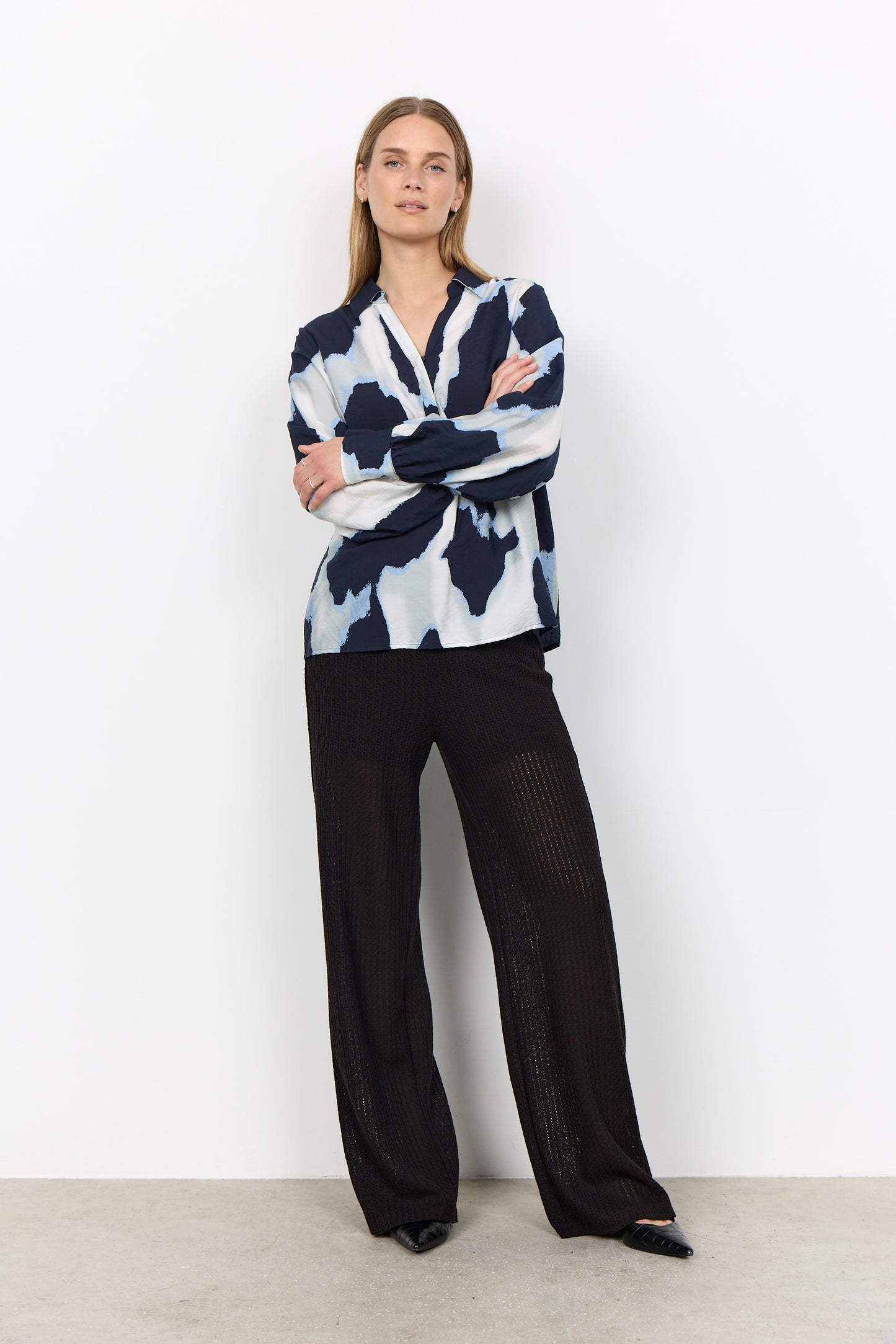 Collared Long Sleeve 1/2 Button Blouse. Style SOYA41880