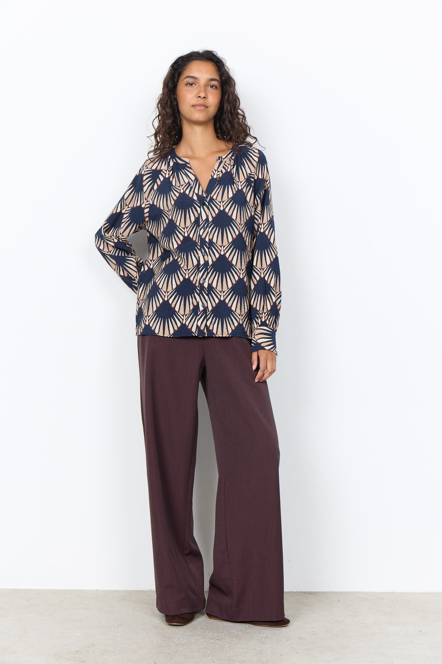 Printed V-Neck Popover Blouse. Style SOYA41958