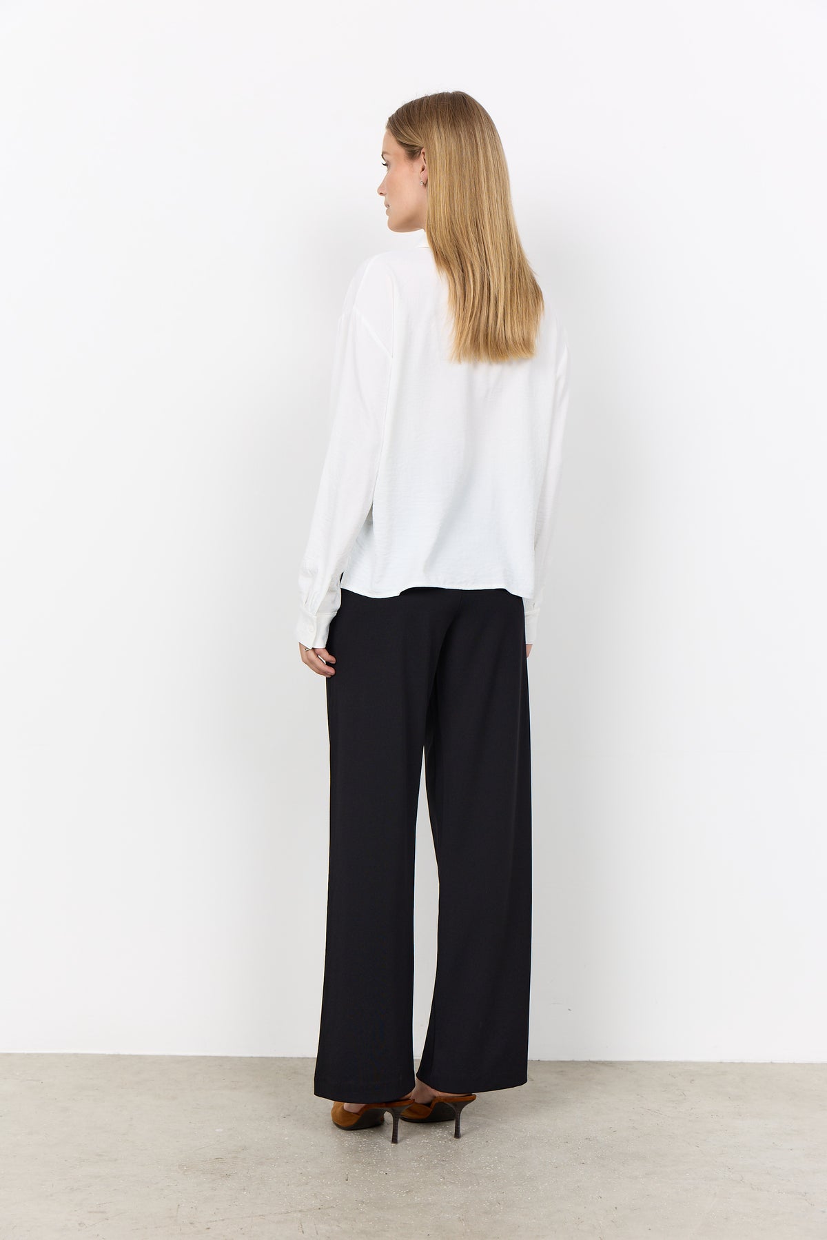 Long Sleeve Button Front Hip Slit Top. Style SOYA41991