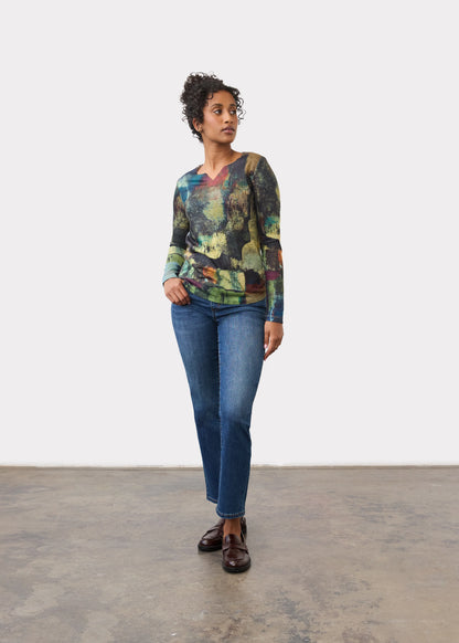 Long Sleeve Lightweight Notch Neck Printed Top. Style FD3943451