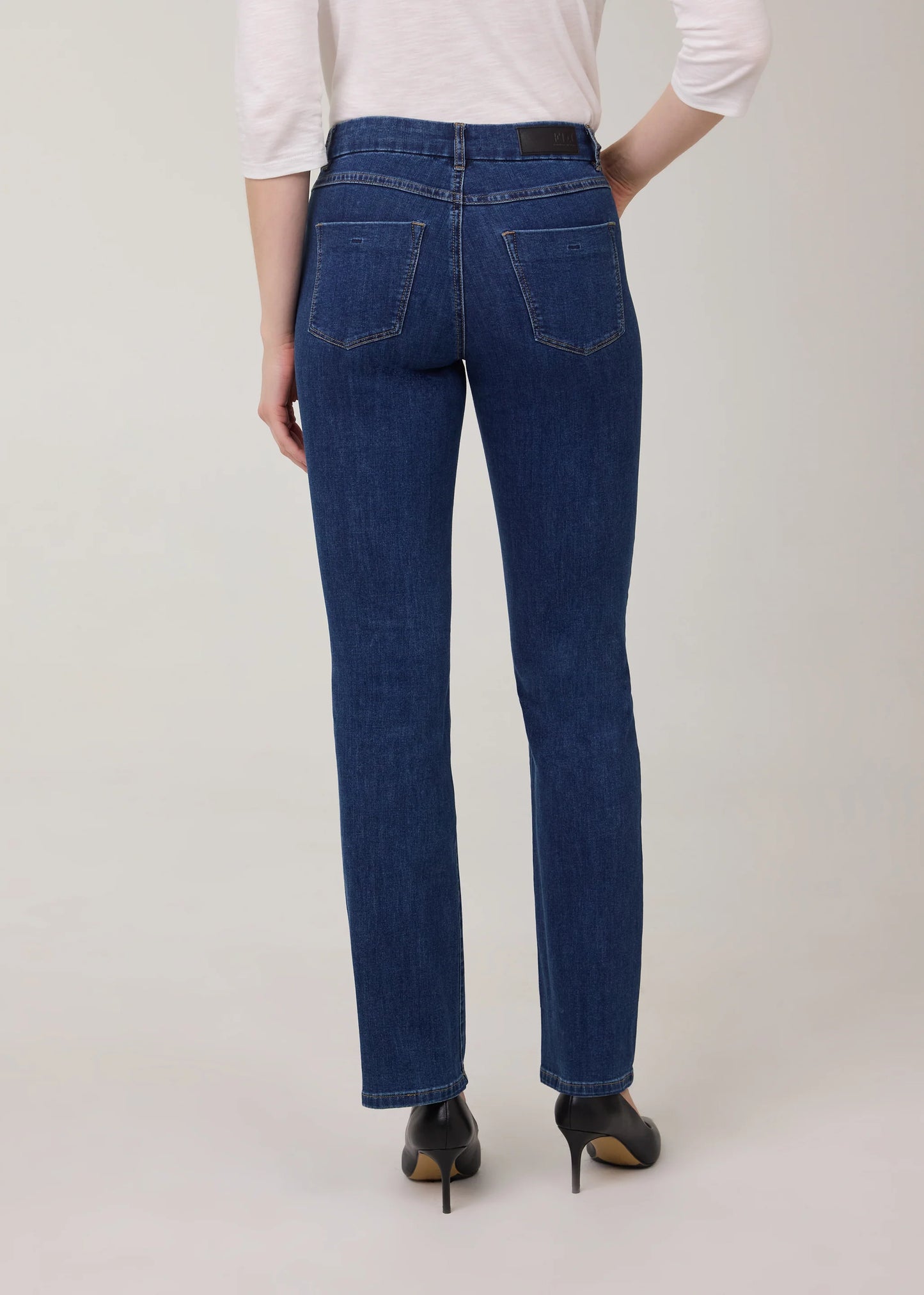 Christina Straight Leg Jean. Style FD5189250