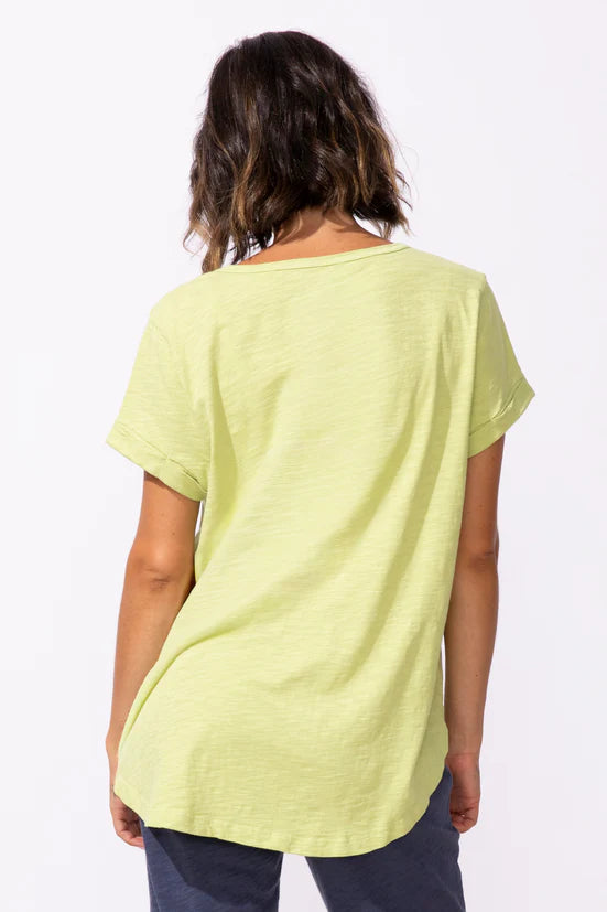 Round Neckline Daisy Print Short Sleeve Top. Style ESC52634