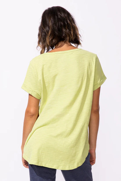 Round Neckline Daisy Print Short Sleeve Top. Style ESC52634