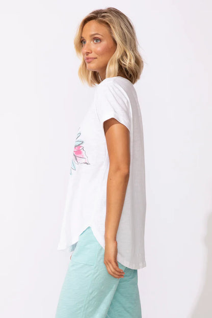 Round Neckline Daisy Print Short Sleeve Top. Style ESC52634