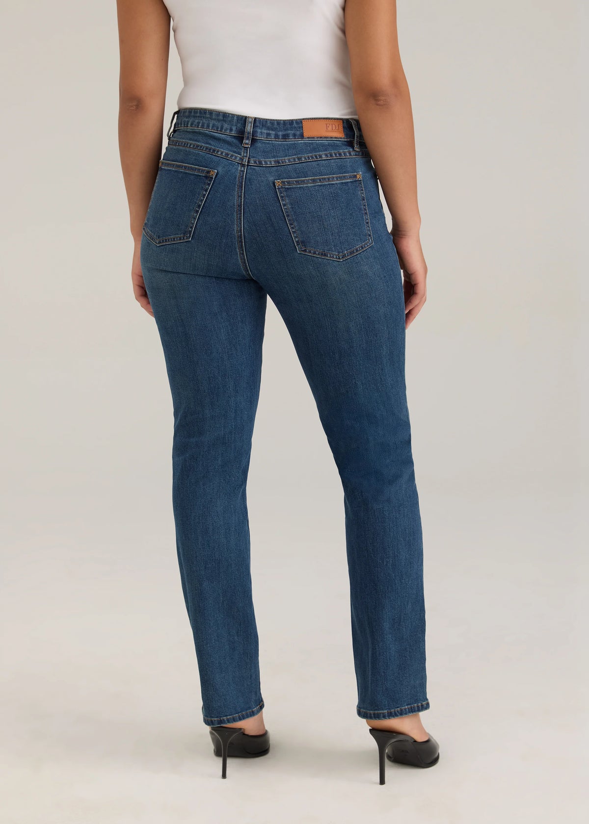 Olivia Straight Leg Jean. Style FD2122779