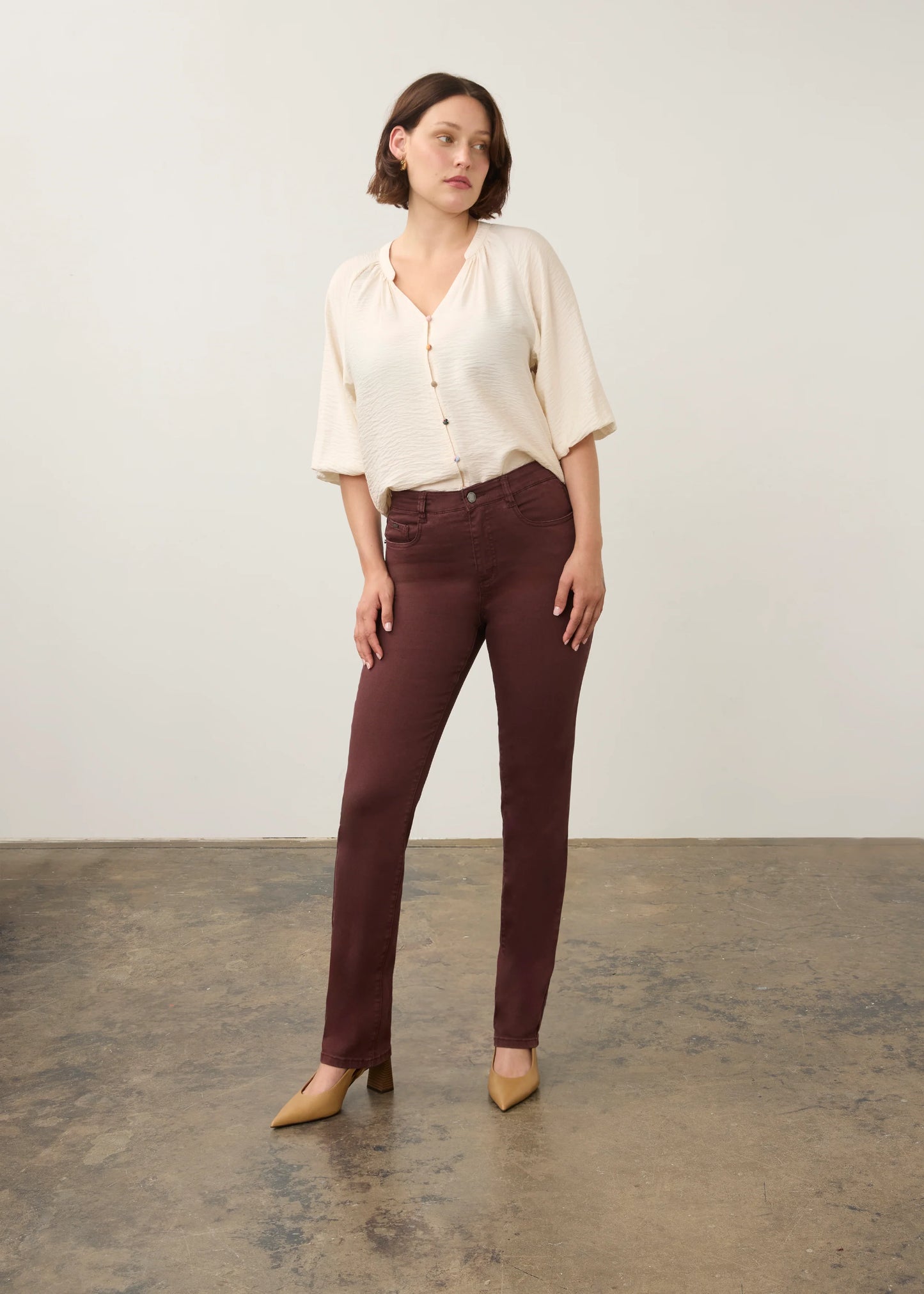 Suzanne Straight Leg Jean. Style FD6864511