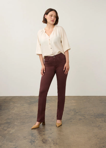 Suzanne Straight Leg Jean. Style FD6864511