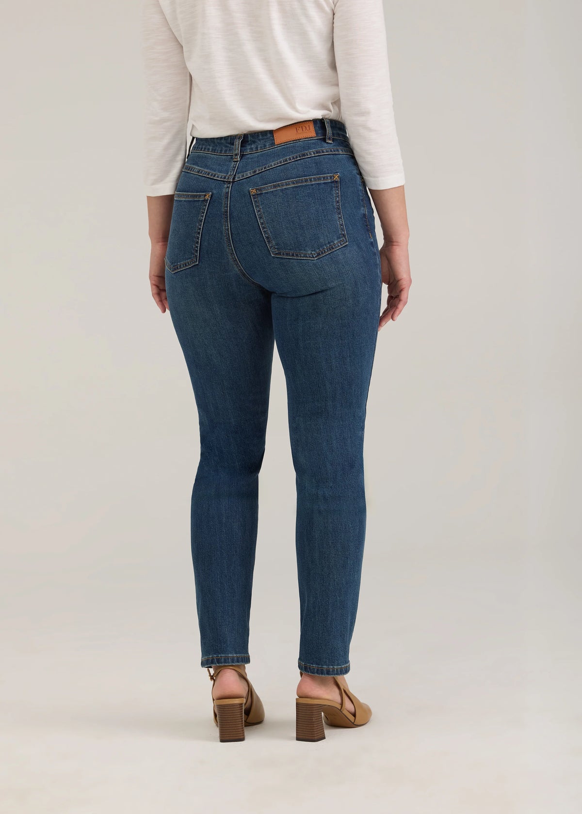 Suzanne Slim Leg Jean. Style FD6961779