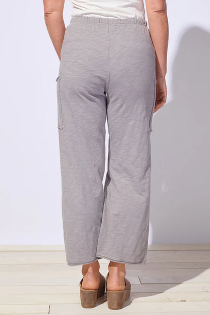 Cargo Patch Pocket Raw Trim Pull-On Capris. Style ESC60026S6