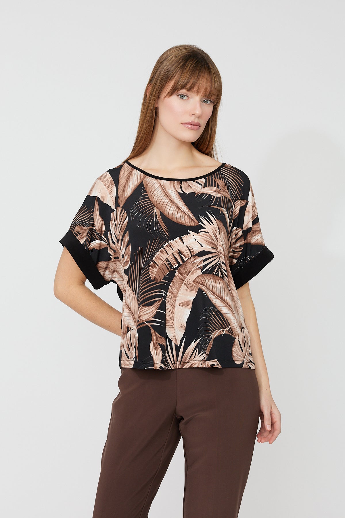 Short Sleeve Leaf Print & Black Back Top. Style FL261323