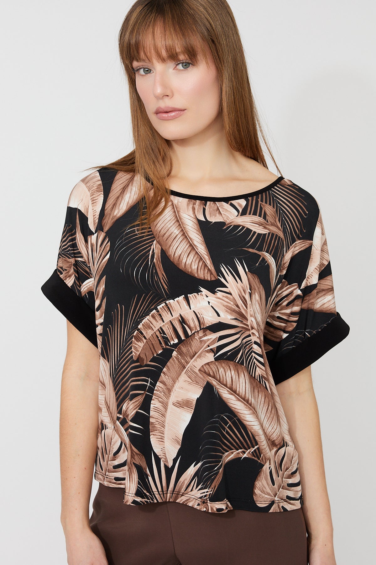 Short Sleeve Leaf Print & Black Back Top. Style FL261323