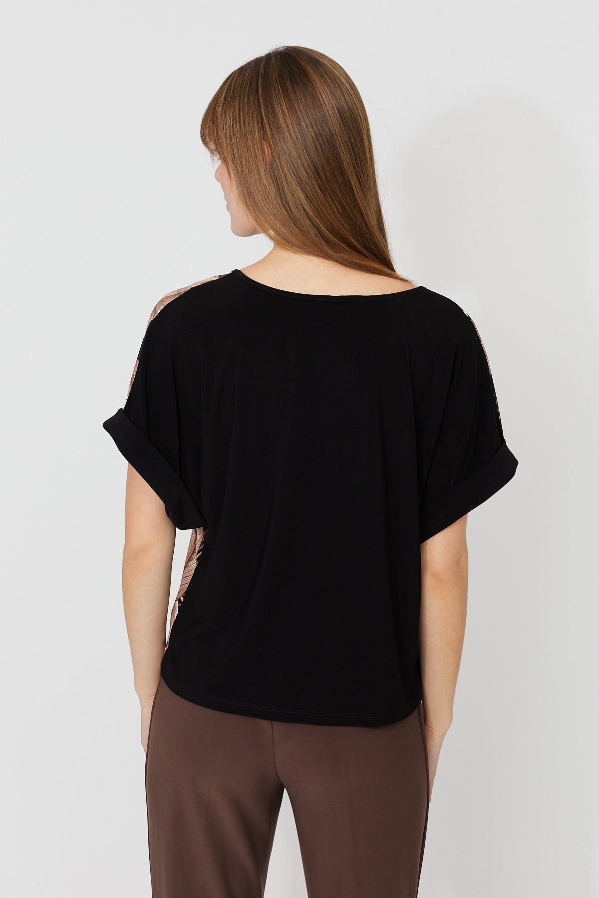 Short Sleeve Leaf Print & Black Back Top. Style FL261323