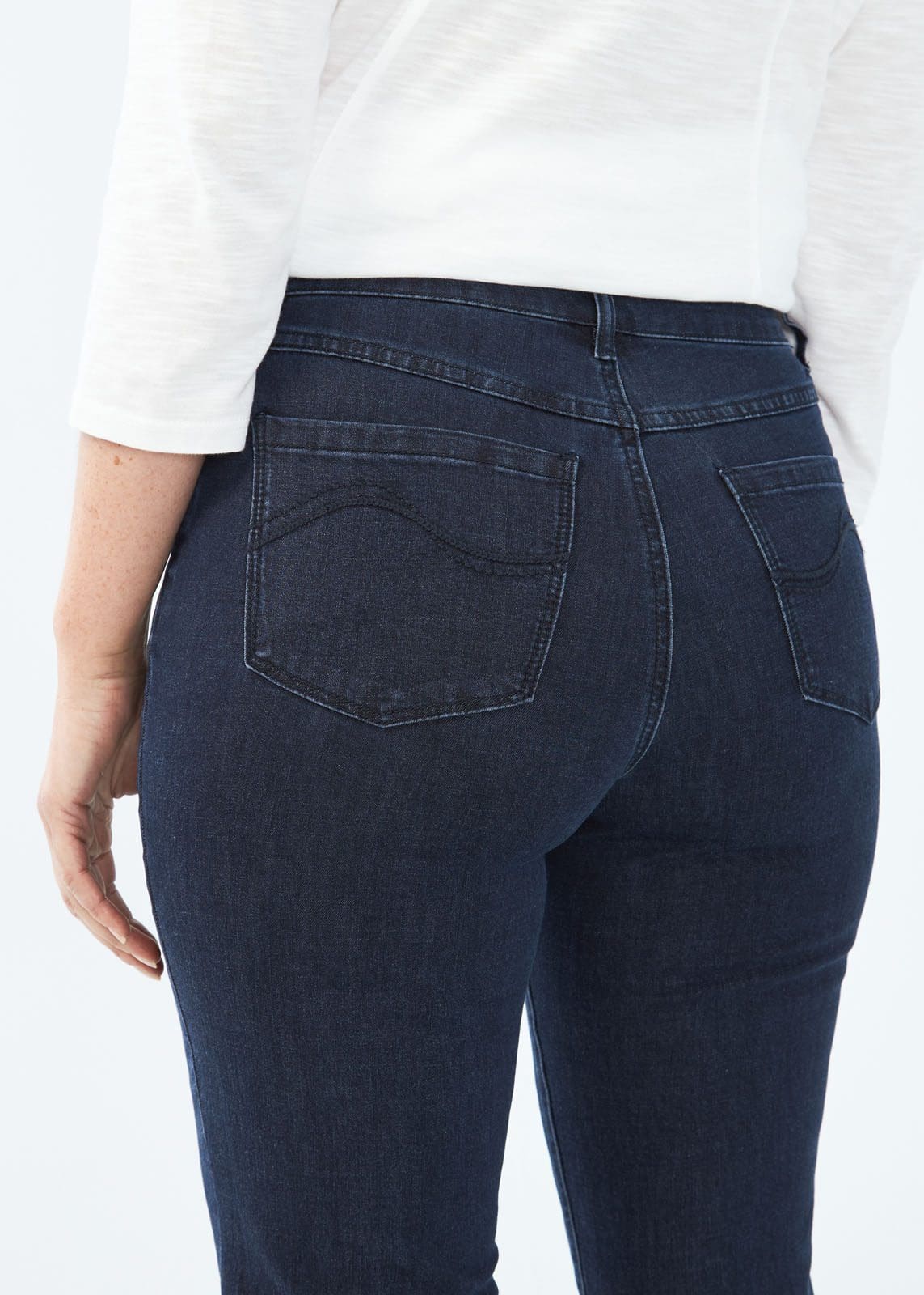 Suzanne Relaxed Slim Leg Supreme Jean in Multiple Colours. Style FD6473250