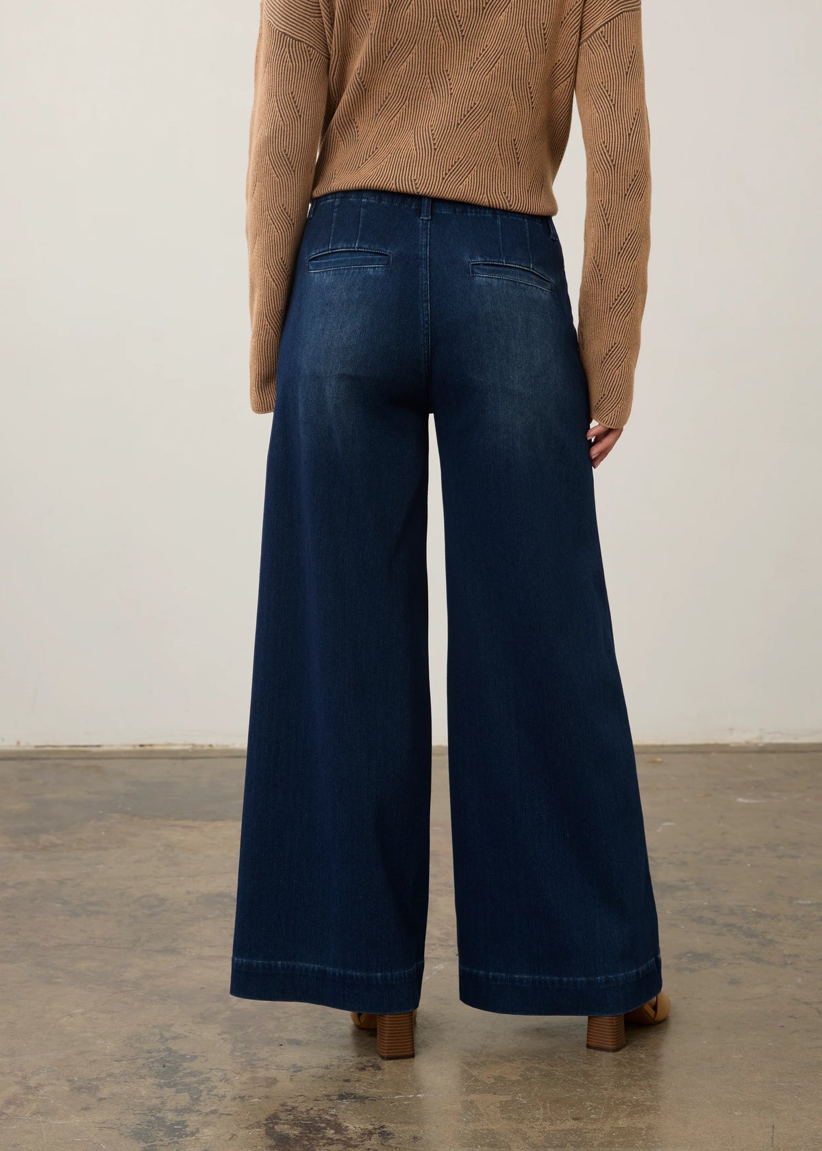 Patch Pockets Center Seam Wide Leg Jean. Style FD2173131