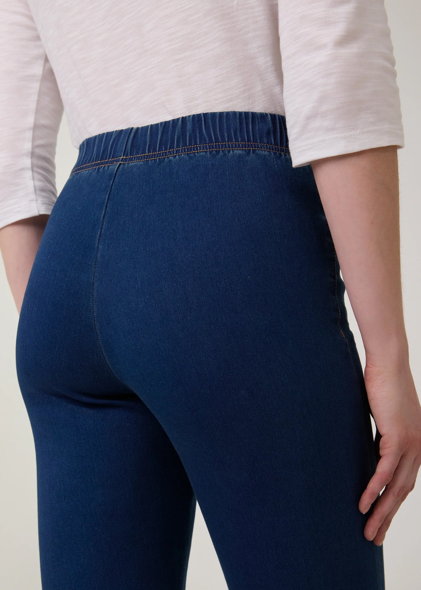 Petite Pull-On Bootcut Jean. Style FD866406N