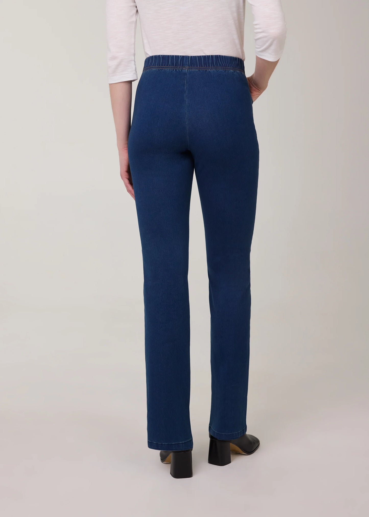 Pull-On Bootcut Jean. Style FD666406N