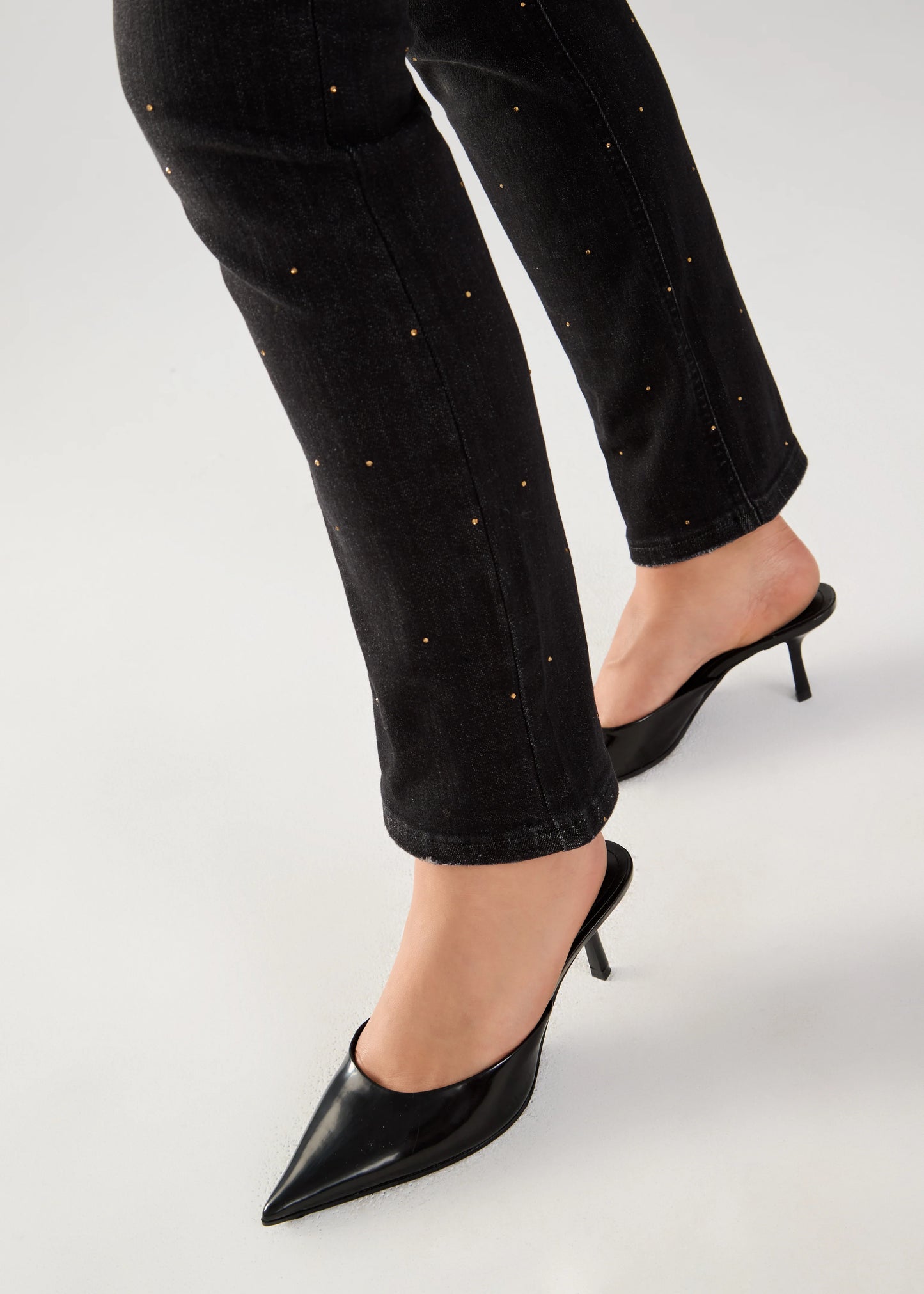 Suzanne Straight Ankle Rhinestone Jeans. Style FD6844872