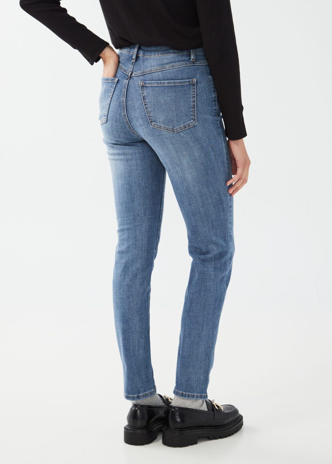 Suzanne Pencil Leg Jean in Multiple Washes. Style FD6847809