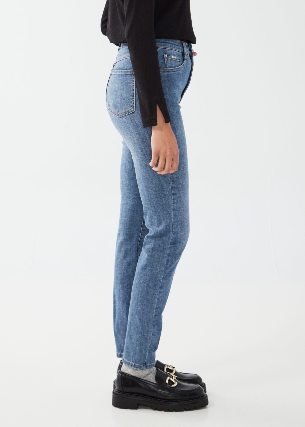 Suzanne Pencil Leg Jean in Multiple Washes. Style FD6847809