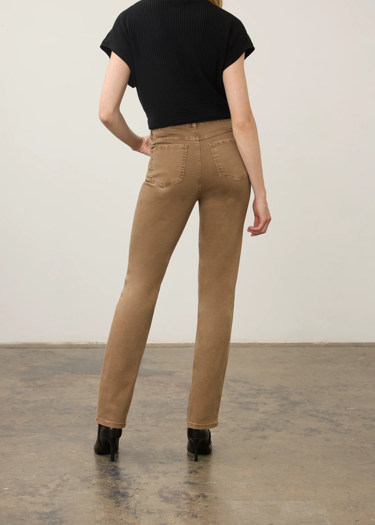 Suzanne Straight Leg Jean. Style FD6864511
