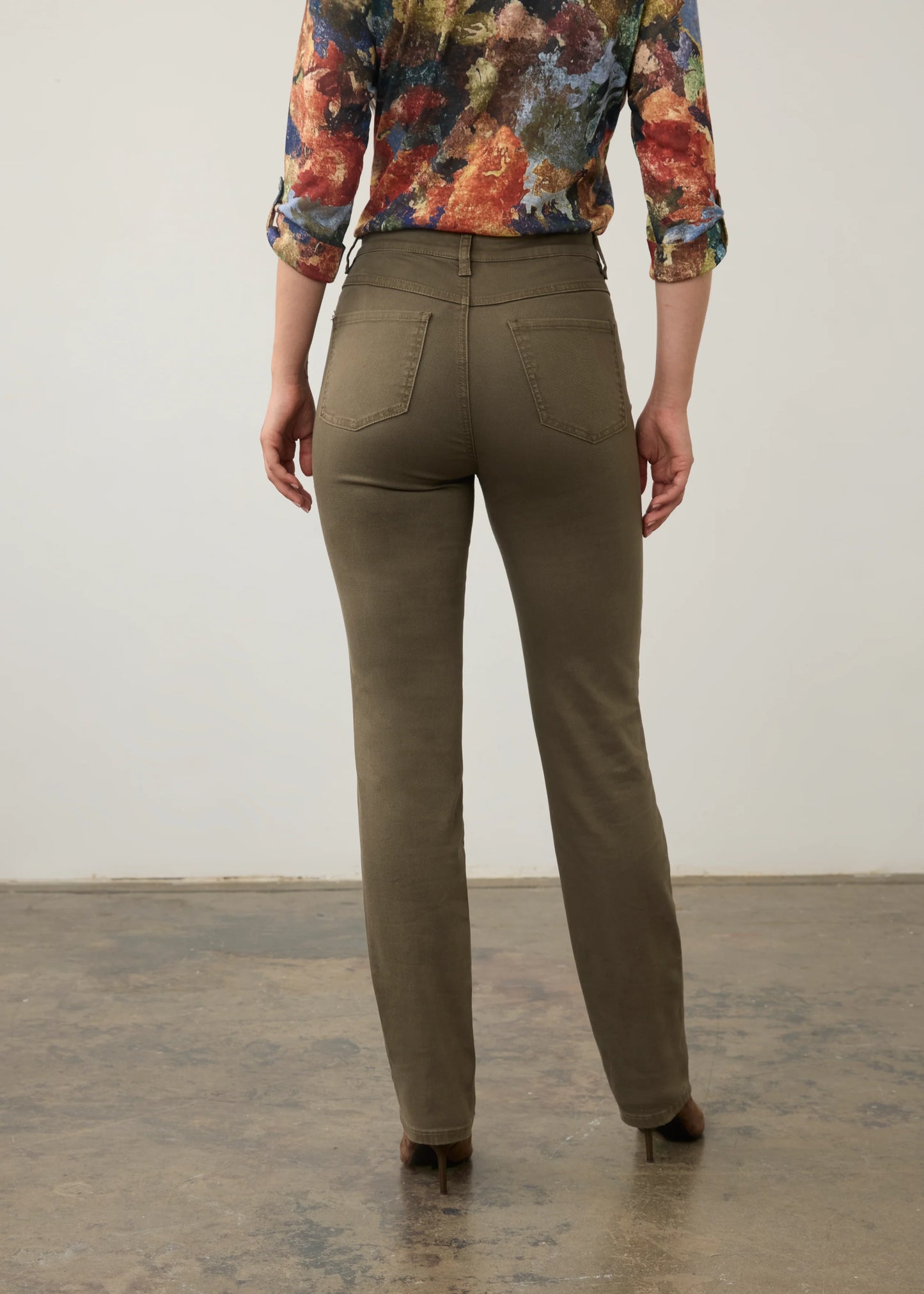Petite Suzanne Straight Leg. Style FD8864511