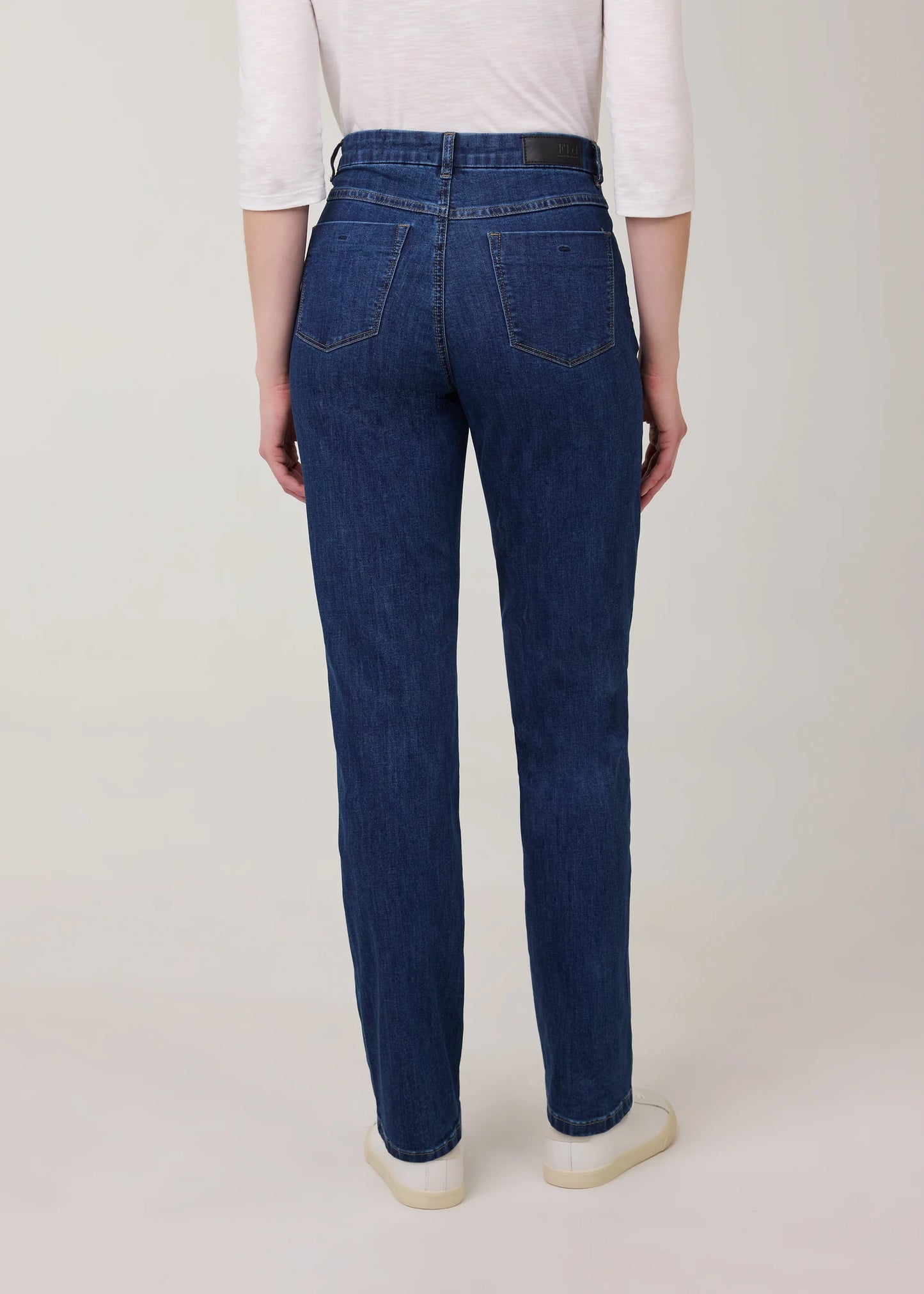 Petite Suzanne Straight Leg Jean. Style FD8953250