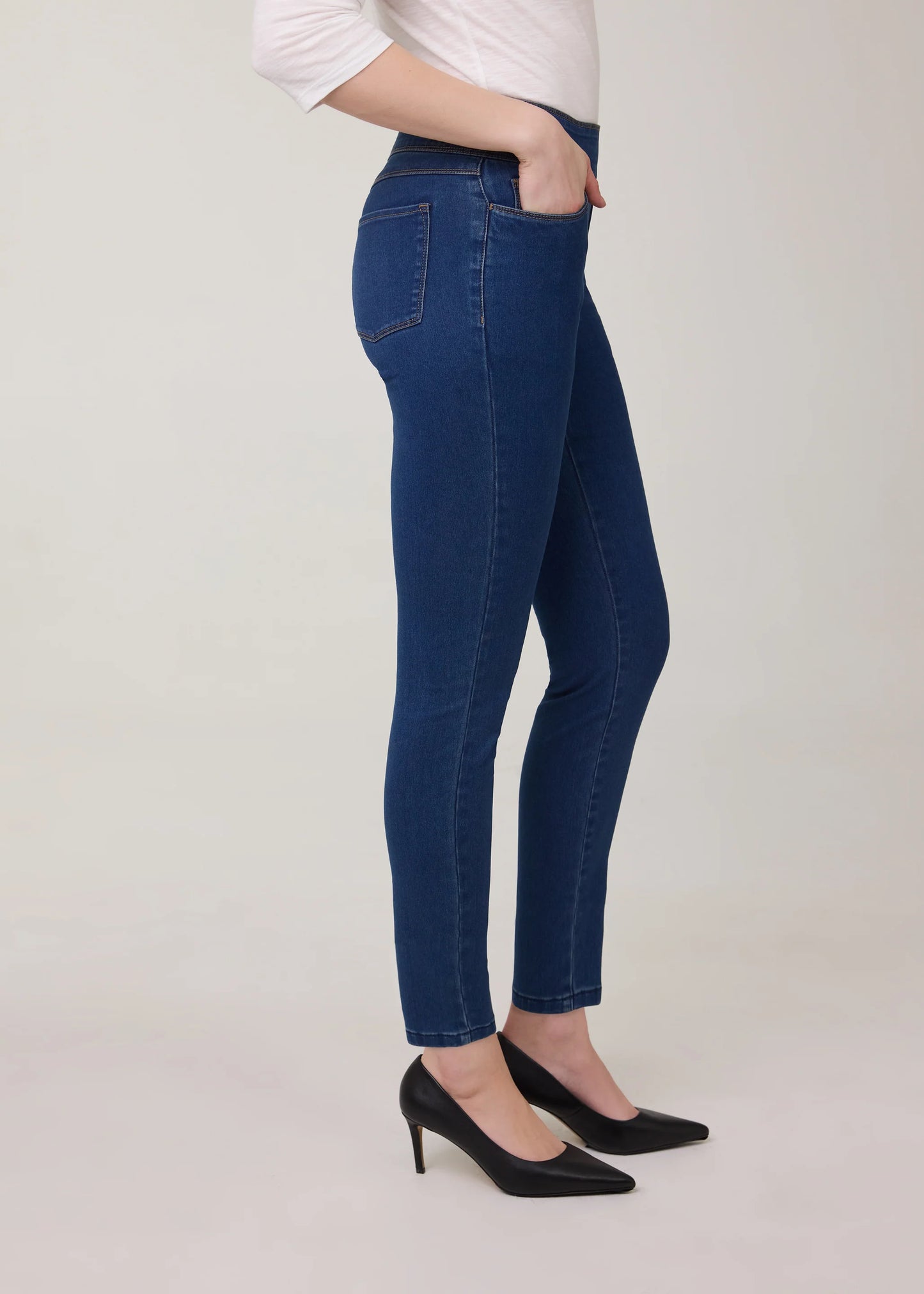 Pull-On Slim Leg Ankle Jean. Style FD241806N
